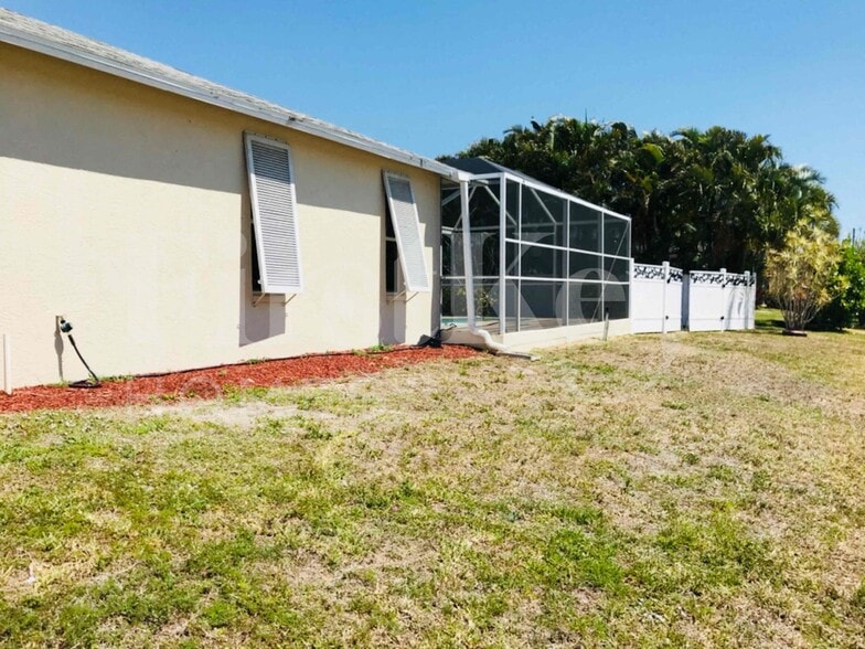 Building Photo - 1016 SW 37th Terrace