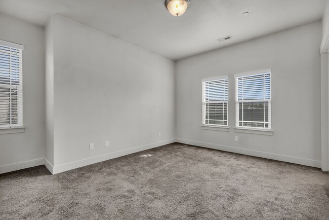 Building Photo - Ranch Landing Condo - Half off 1st month's...