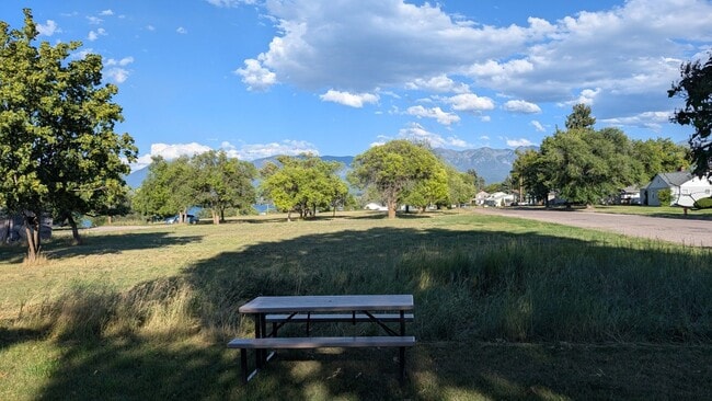 Building Photo - Our Western-Coastal Shabby Chic house Avai...