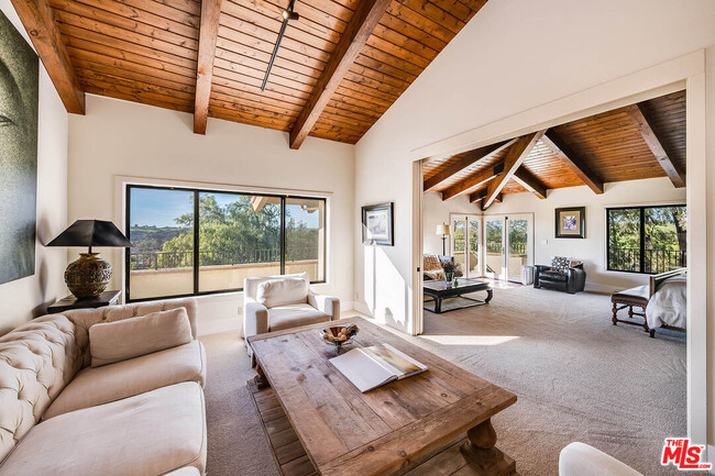 Building Photo - 2975 Calle Bonita