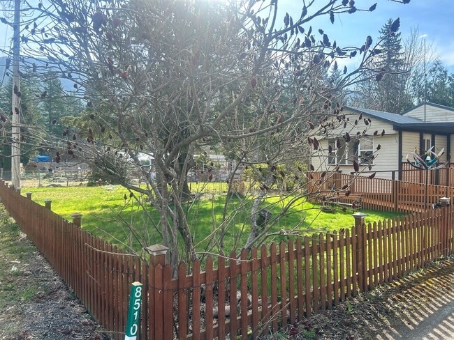 Building Photo - Adorable 2 Bedroom House for Rent in Maple...