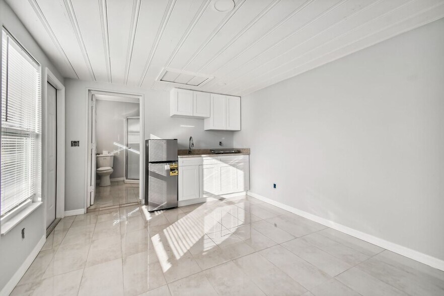 Building Photo - 39041 Manor Dr