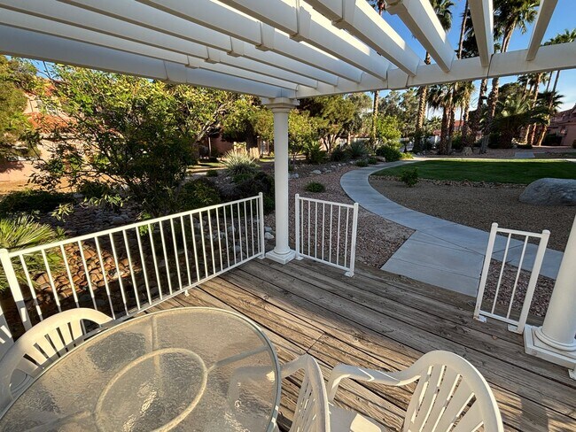 Building Photo - Stunning 3Bed/2Bath/2Car 1st Floor Condo with Private Yard, and Luxurious Amenities! $300 Off Mov...