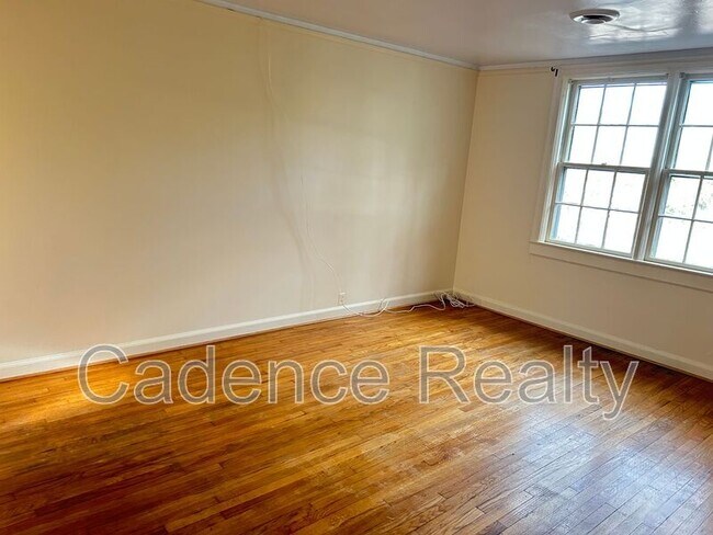 Building Photo - 2940 Oleander Dr