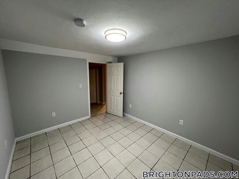 Building Photo - 72 Nonantum St