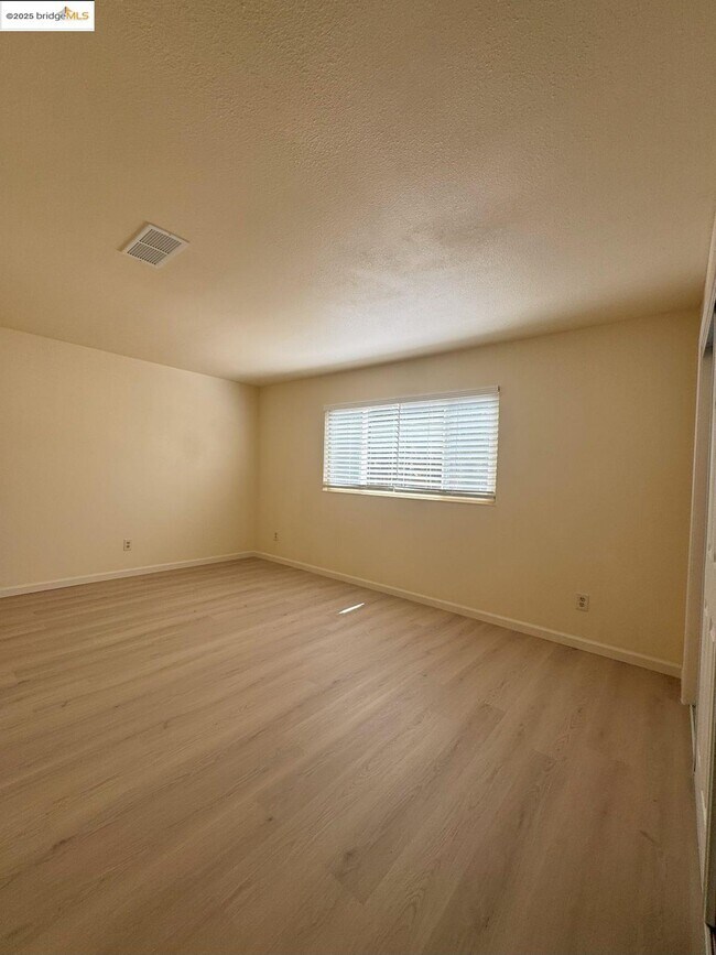 Building Photo - 3323 Blythe Dr
