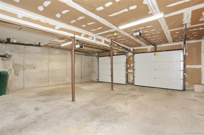 Building Photo - 9 Country Club Ln