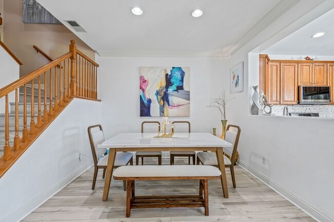 Building Photo - Beautiful Townhome in Chula Vista zz