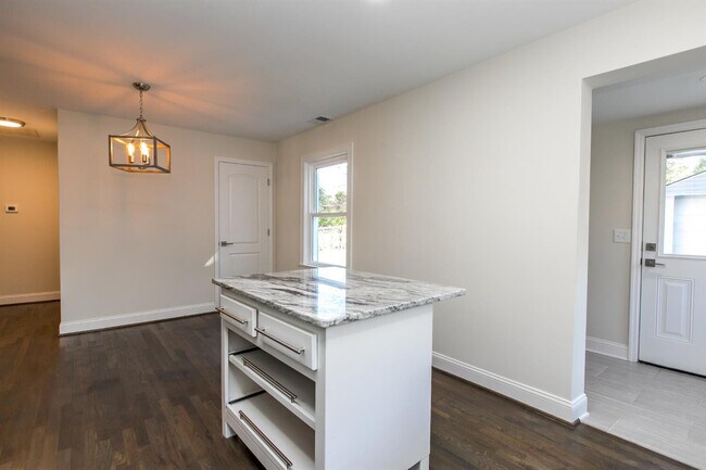 Building Photo - 564 Claymont Dr