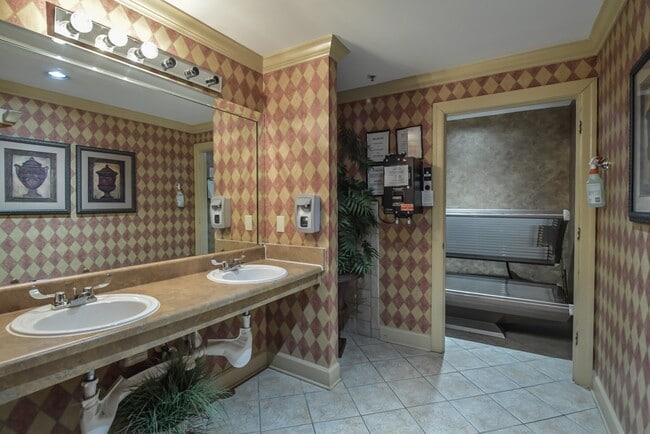 Building Photo - Brookhaven Condo