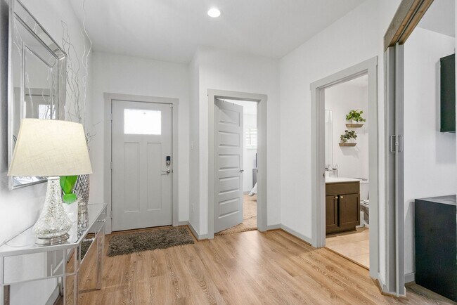 Building Photo - 29403 Ella Larchmont Ct