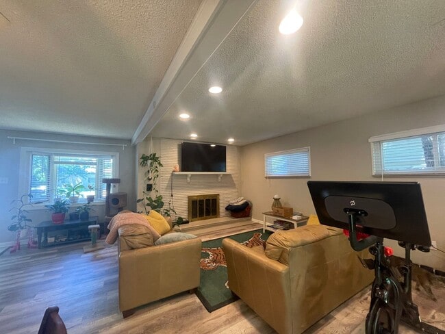 Building Photo - $0 DEPOSIT OPTION. CHARMING 3-BEDROOM HOME WITH LARGE YARD AND EASY ACCESS TO I-25 AND I-225