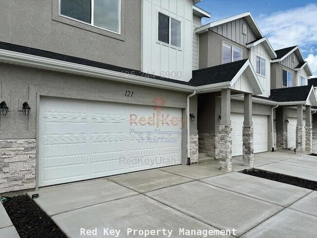 Building Photo - Townhouse Duplex Unit A