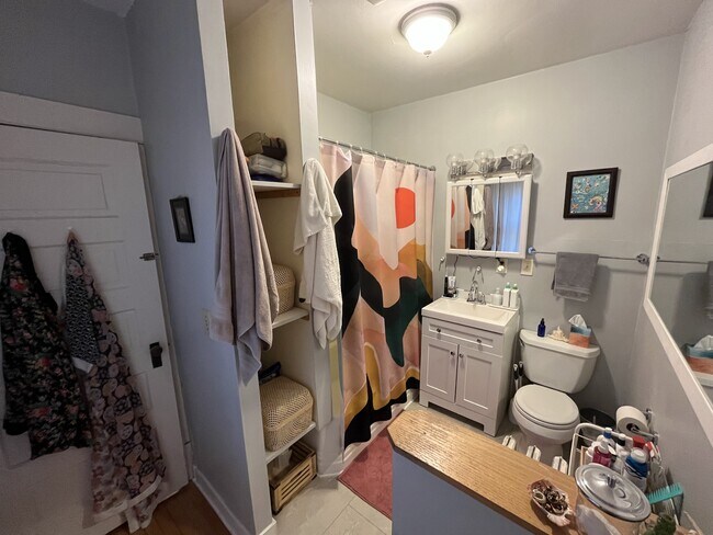 Bathroom - 1534 Jefferson St NE