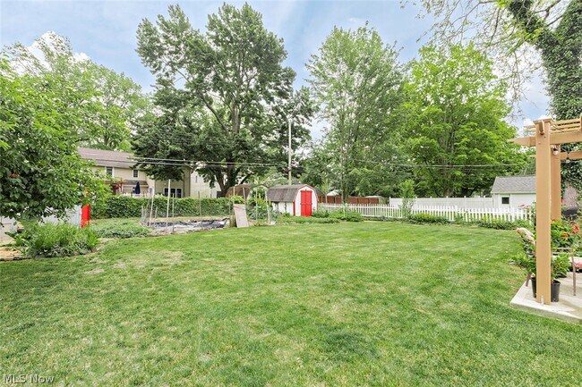 Building Photo - 8279 Westmoor Rd