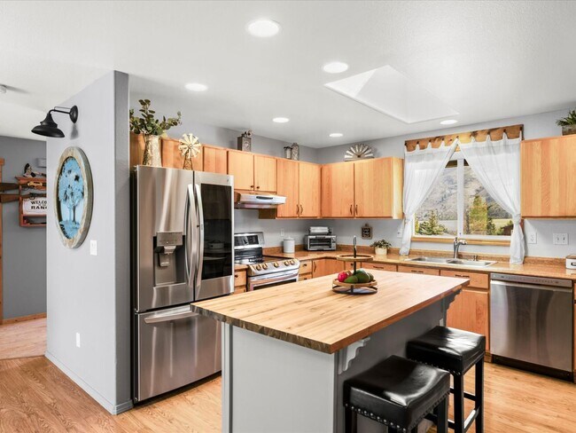 Building Photo - Spacious Single-Level Home in Wilderness Ranch