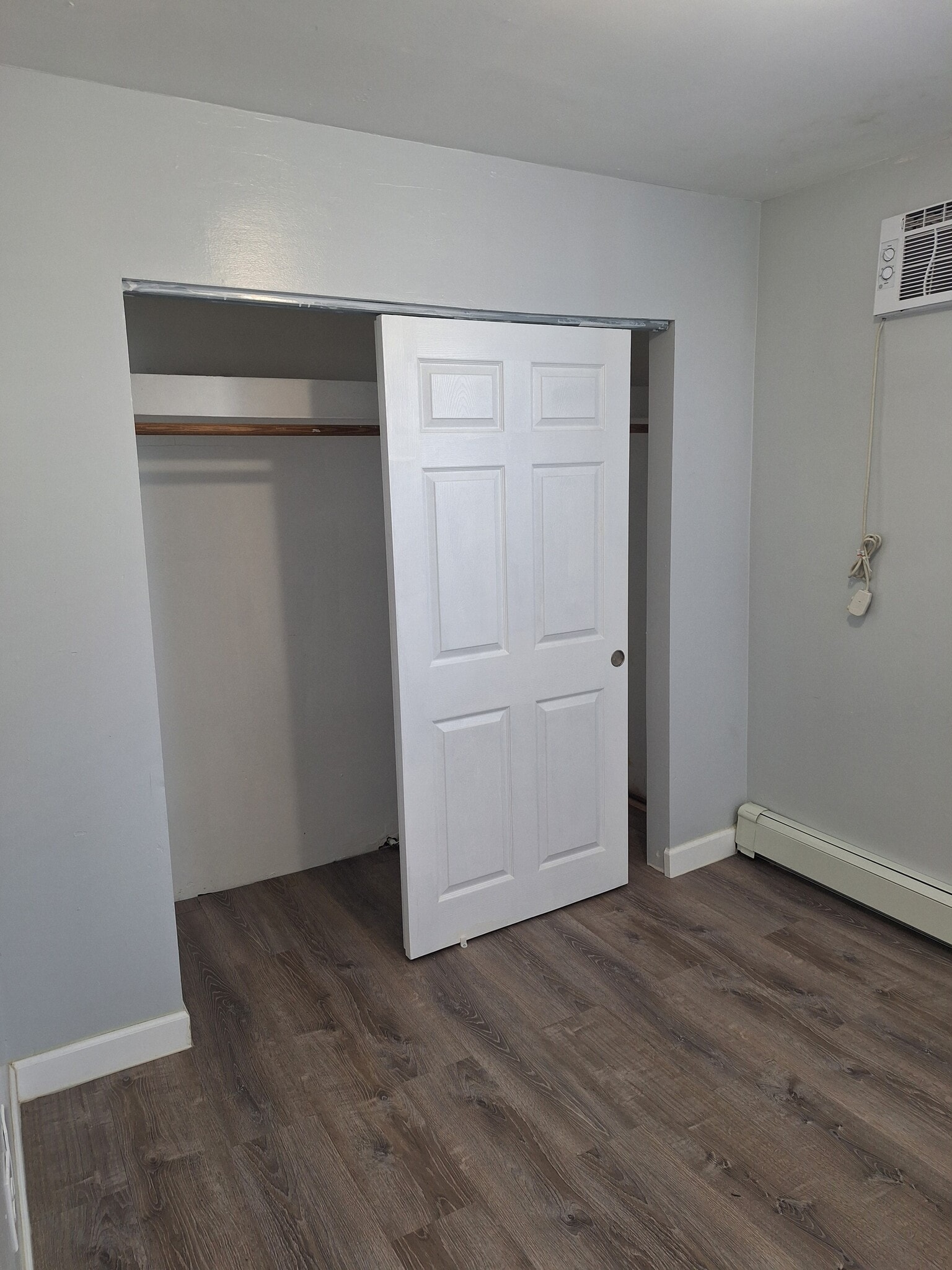 Walking closet - 2220 E Edgar Rd