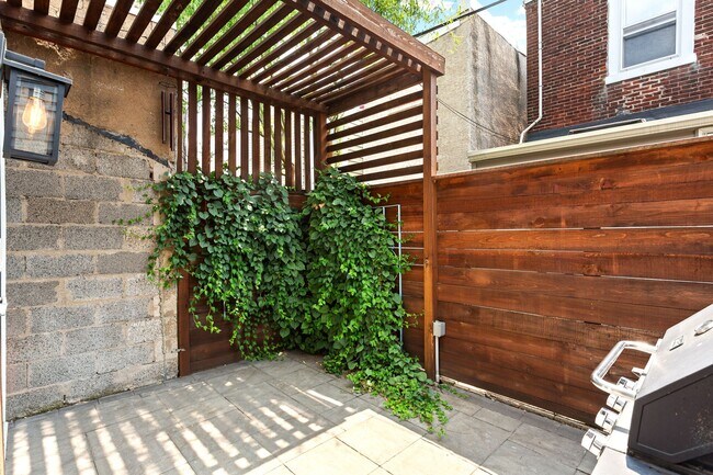 Building Photo - 2225 Taggert St