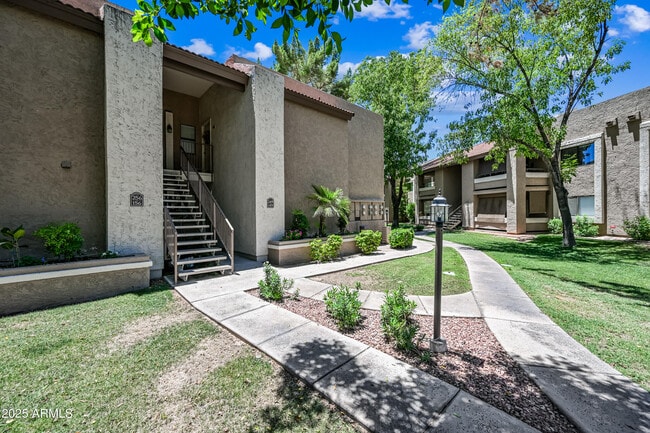 Primary Photo - 2146 W Isabella Ave