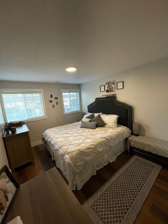 Building Photo - 2 bedroom condo
