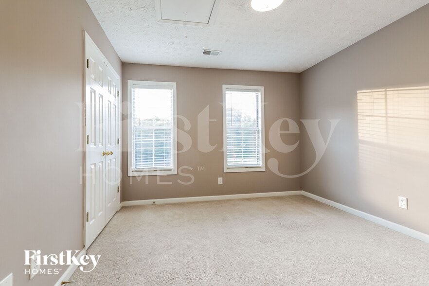 Building Photo - 2621 Conifer Green Way
