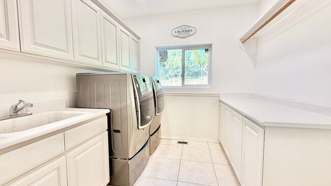 Building Photo - Spacious Two-Story Country Home with Amazi...