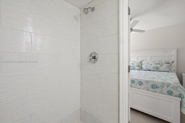 Building Photo - 2305 Tamarind Dr