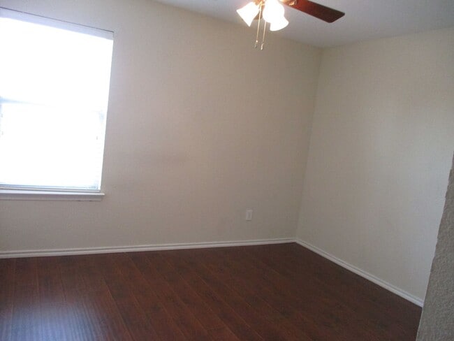 Building Photo - $1995 / 3br – 1648 ft2 - 3/2/2 w/Office ready to move in Brookville Estates (Forney)
