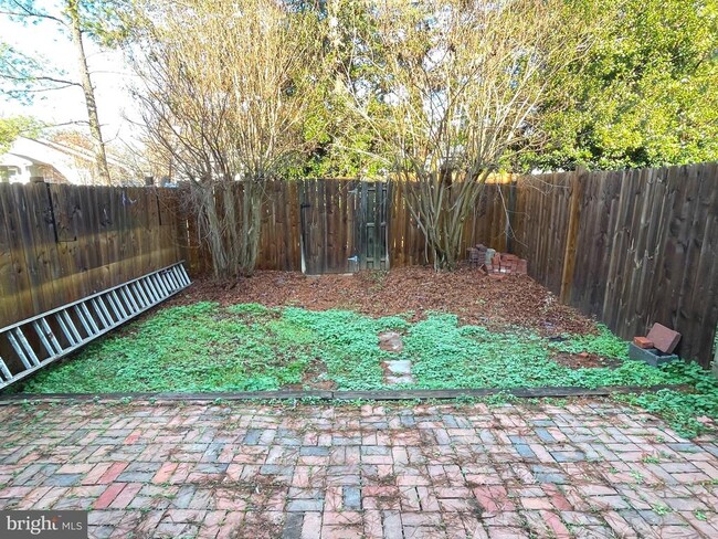 Building Photo - 5241 Daffodil Dr