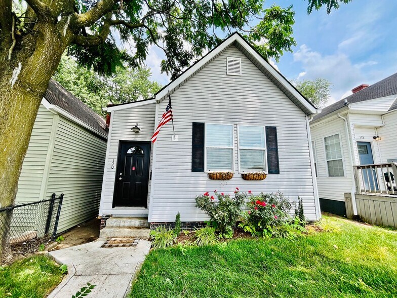 Primary Photo - 120 E 15th St