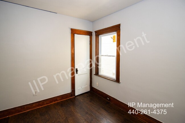 Building Photo - Lovely 2 Bed, 1 Bath Apartment in Clevelan...