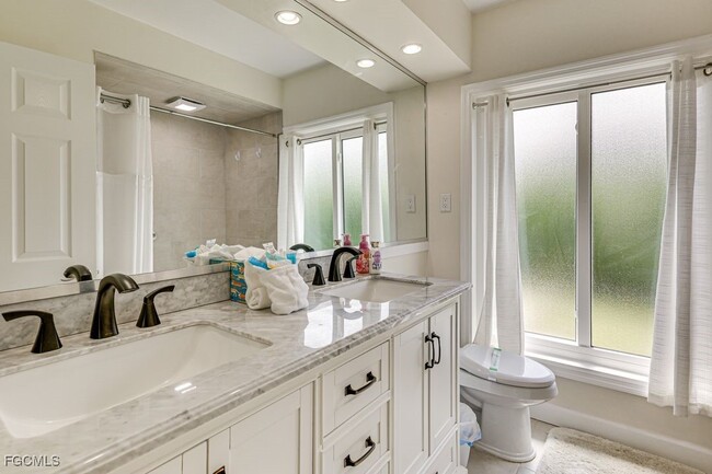 Building Photo - 15340 River by Rd