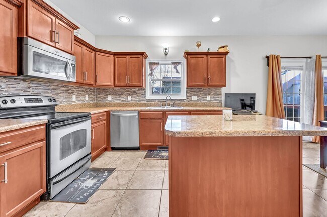 Building Photo - 3342 Cotham Ln