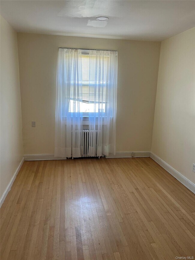 Building Photo - 1086 Tulip Ave