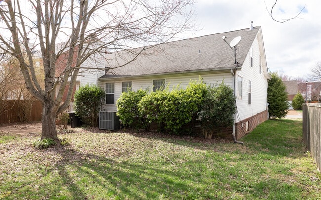 Building Photo - 3004 Helmsdale Ln