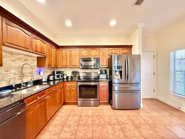 Building Photo - 131 Valencia Cir