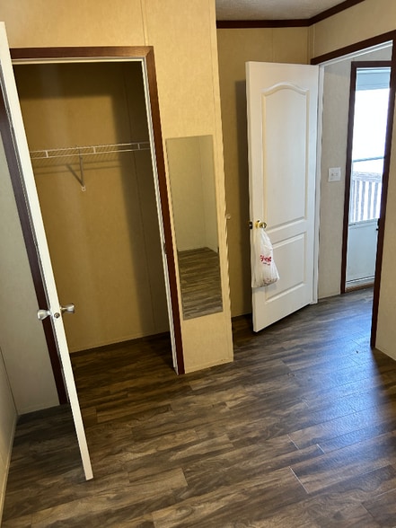 Building Photo - 9859 Shepherd Rd