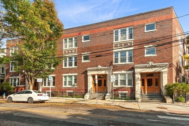 Building Photo - 268 Windsor St