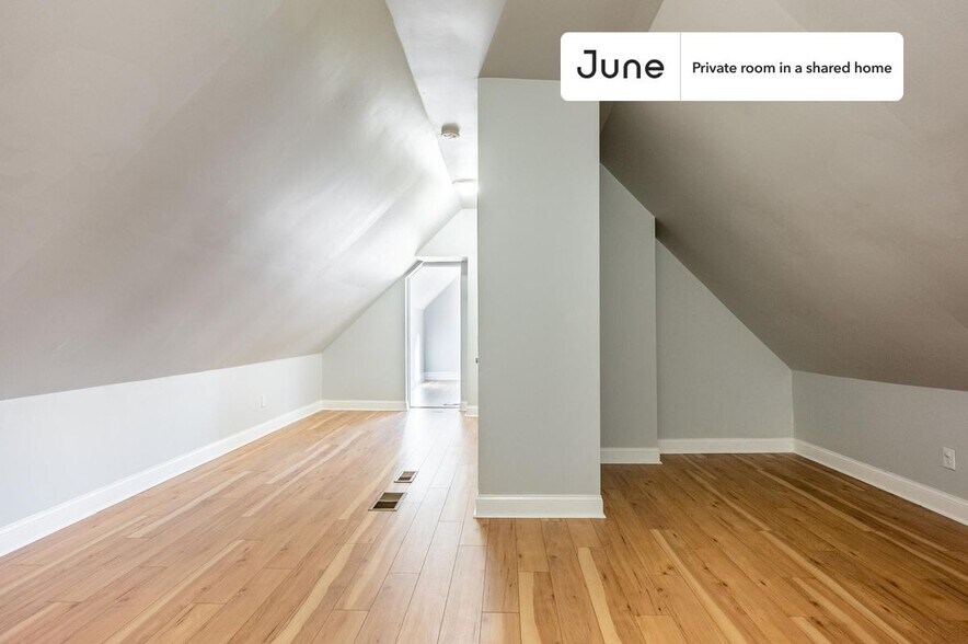 Building Photo - Room in Shared 3 bed/2 bath home