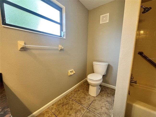 Building Photo - 600 S Parkview Ave