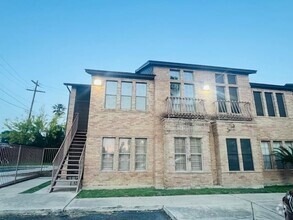 Building Photo - 203 Martingale