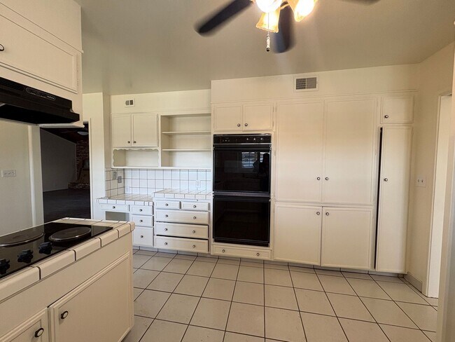 Building Photo - 341 N Garden Dr