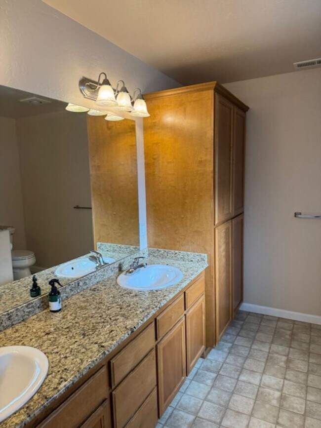 Building Photo - SINGLE LEVEL HOME IN CP/ ON QUIET CULDESAC