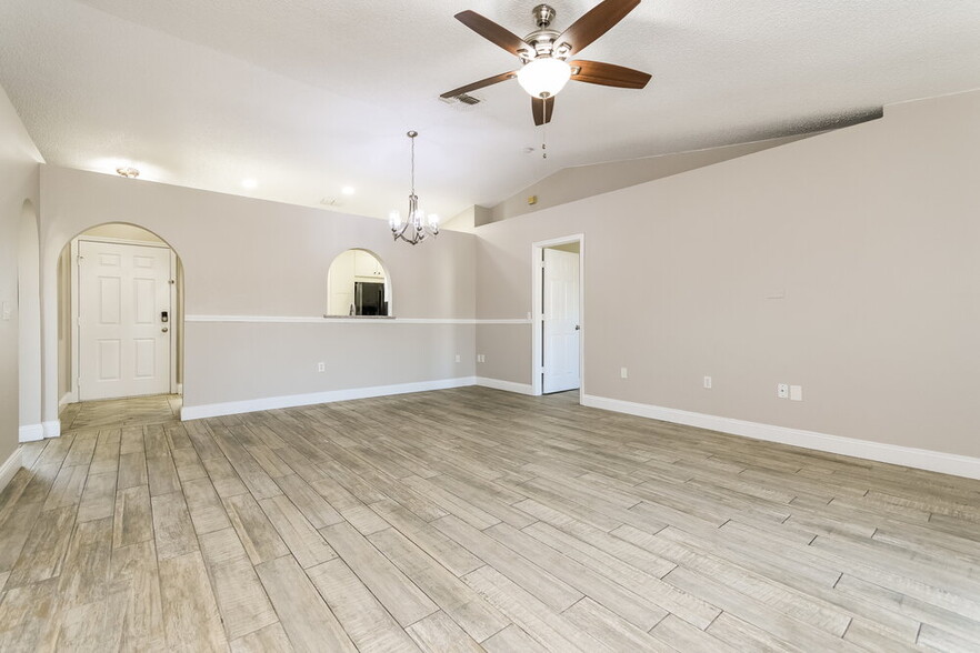 Building Photo - 16213 Wilkinson Dr