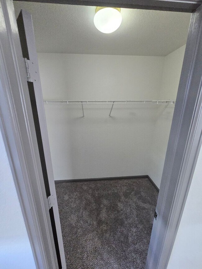 Building Photo - Spacious and Bright 4 Bedroom Home with Garage and Basement Now Available!