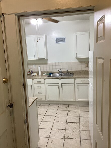 Building Photo - 401 Haney Ave