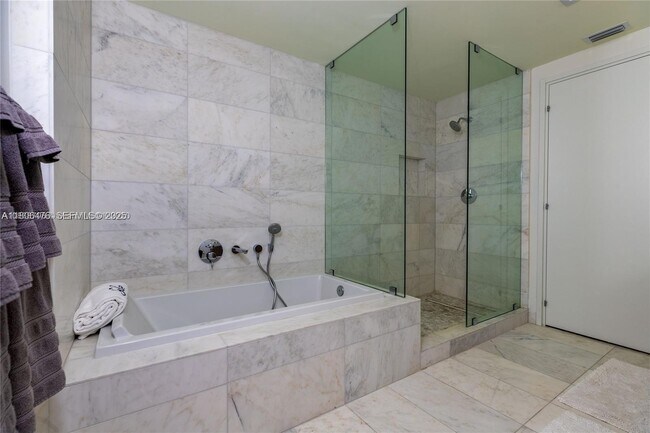 Building Photo - 401 N Birch Rd