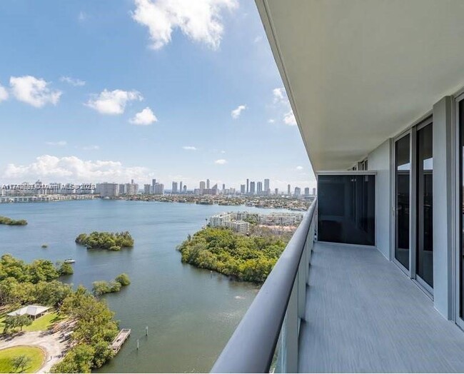 Building Photo - 16385 Biscayne Blvd