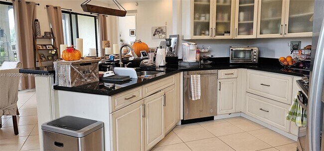 Building Photo - 3020 NW 125th Ave