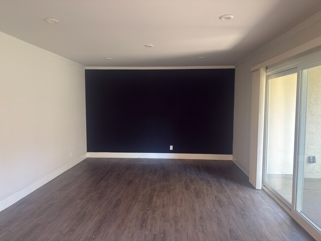 Building Photo - 8545 Villa La Jolla Dr